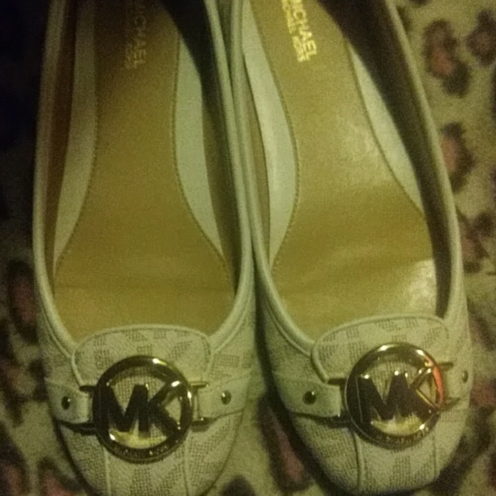 Shoes - Picture 3 of 3